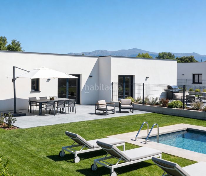 Foto f320ac39-105d-4990-bdd4-525f2ed0c860. Casa aparellada a avenida francia 42e a Los Ángeles de San Rafael Espinar (El)