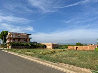 Terreny residencial a Carrer d'almenar 28. Inmejorable situación y vistas para tu vivienda.