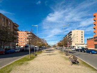 Local commercial  Carrer del corregidor escofet. Gran local comercial de 1.000 m² + altillo de 700 m² en lleida –
