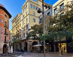 Pis a Plaça de la paeria 8. Piso 2 habitacions y 2 baños centro
