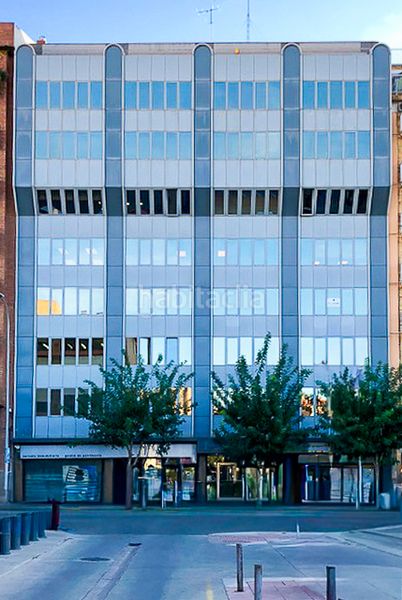 Foto c175e85b-724e-4233-9afe-ab641c2f59e1. Lloguer oficina a avinguda del doctor fleming 15 a Lleida