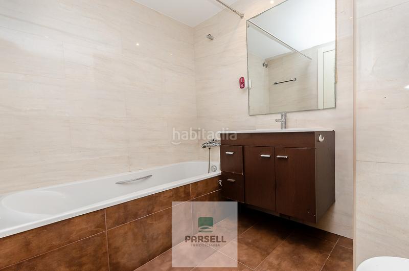 Foto 1316591b-6a29-4abb-b45b-602078611acb. Piso  en venta, planta 15º con piscina, diagonal mar en Barcelona