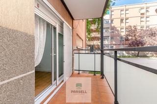 Pis  Carrer de guipúscoa. Piso en venta en barcelona, balcón / terraza!