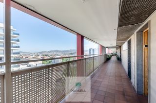 Duplex  Carrer de guipúscoa. Duplex en venta en barcelona con balcón / terraza, preciosas vis