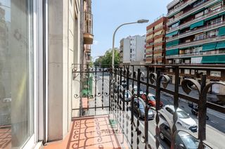 Pis  Carrer d'aragó. ¡oportunidad única en sagrada familia! piso con balcón y ascenso