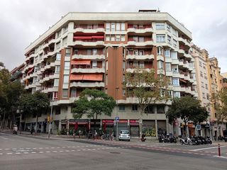 Parking coche en Carrer de la Indústria
