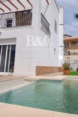 Casa adossada a Los Collados-Los Geraneos. Vivienda unifamiliar en los geraneos