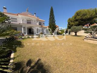 Xalet a Calabardina. Exclusiva villa independiente en la zona de la cola, calabardina