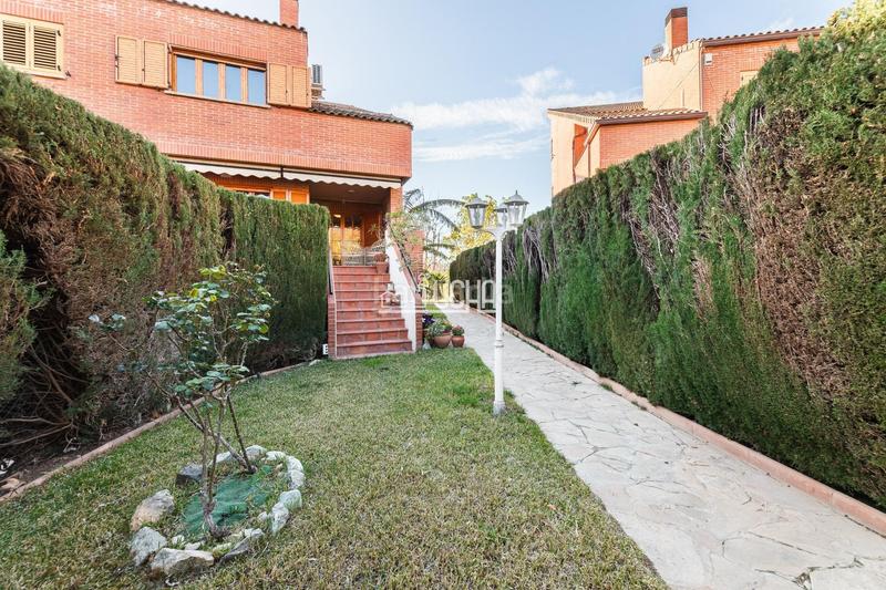 Foto a15a5128-9677-4558-a3fe-51022aac4729. Casa aparellada amb calefacció aparcament a Mas Camarena Bétera