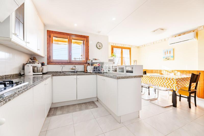 Foto befdebfe-9172-409e-9a2c-1b6fe1f4cb8e. Casa aparellada amb calefacció aparcament a Mas Camarena Bétera