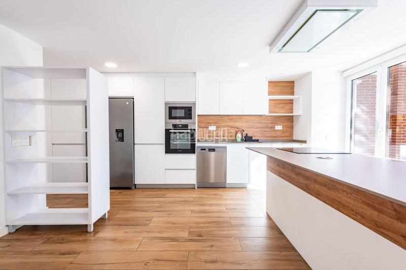 Foto c5f0f1b8-65b6-44c5-97ee-d28e9d508f34. Casa adosada en Mas Camarena Bétera