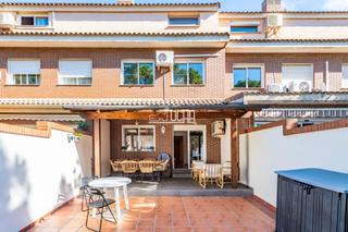 Reihenhaus in Mas Camarena. Exclusiva vivienda adosada en mas camarena, bétera