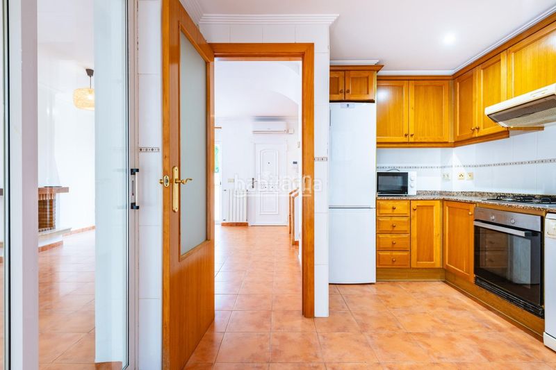 Foto 13d083c7-ded8-47db-99a5-85b4638aa7a6. Casa adossada amb aparcament a Mas Camarena Bétera