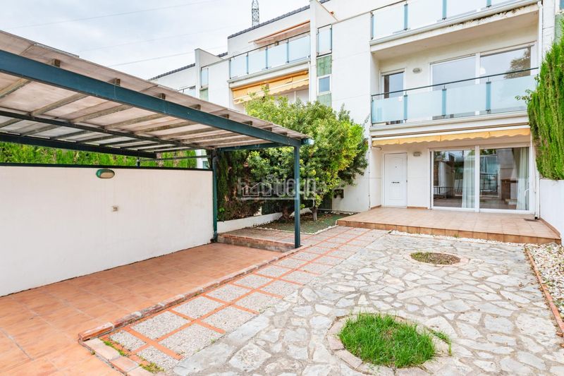 Foto 91d7710c-276e-48a3-87f4-c1584cad2e26. Casa adossada amb aparcament a Mas Camarena Bétera