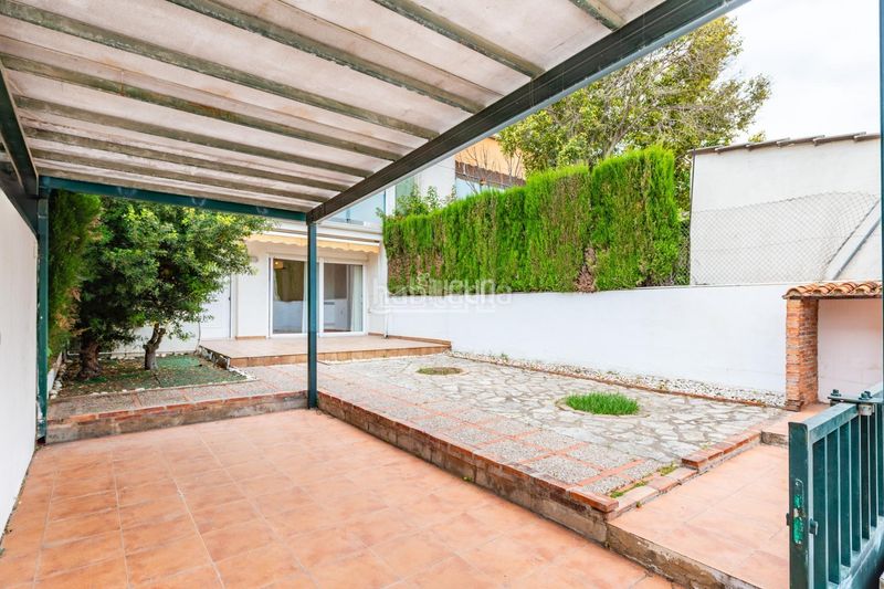Foto a1fa6543-0818-4e17-930b-702814ac51a2. Casa adossada amb aparcament a Mas Camarena Bétera