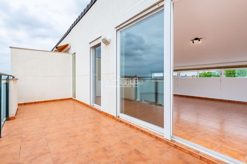 Foto b457827d-d0aa-4800-a65a-8b6f1e190165. Casa adossada amb aparcament a Mas Camarena Bétera