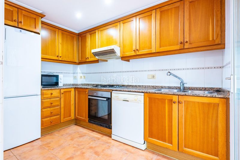 Foto b545031a-e387-4544-88e2-f168347502f1. Casa adossada amb aparcament a Mas Camarena Bétera