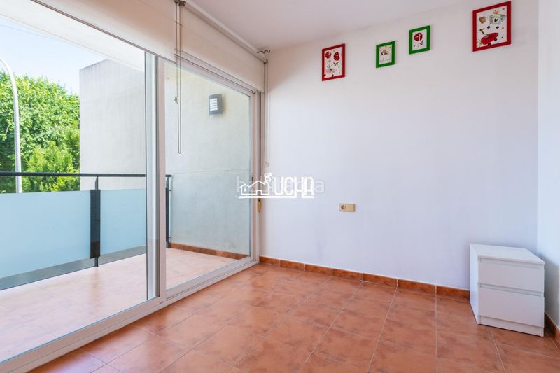 Foto 07dd81d1-cc75-4cbb-ab4e-9bd08275a19c. Casa adossada amb calefacció aparcament piscina a Bétera