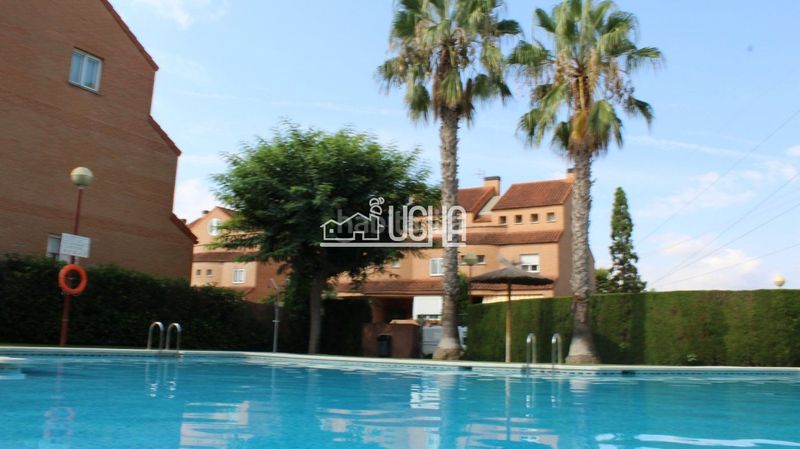 Foto 3d7e478a-071e-44b8-a470-9baf79cbf4d6. Casa adossada amb calefacció aparcament piscina a Bétera