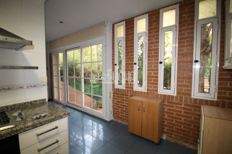 Foto 418b5e7c-e977-46f0-9037-3f6ec0a2d94f. Casa adossada amb calefacció aparcament piscina a Bétera