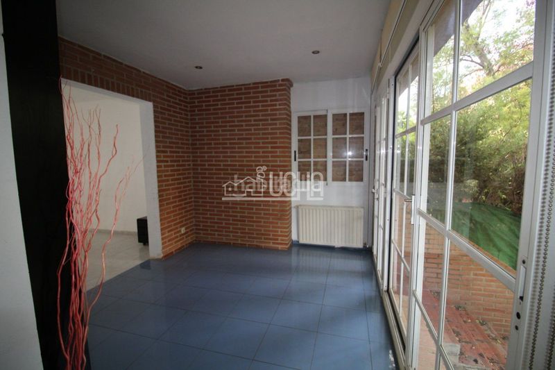 Foto 5d5250cd-4e6f-45dc-a674-4a77705bfede. Casa adossada amb calefacció aparcament piscina a Bétera