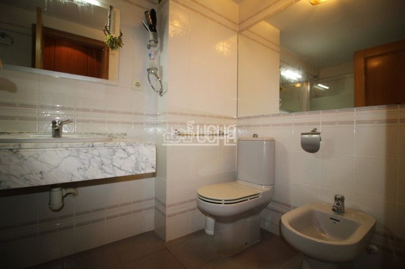 Foto b269d616-4d68-4e5c-b9a1-bf42be77fe6f. Casa adossada amb calefacció aparcament piscina a Bétera