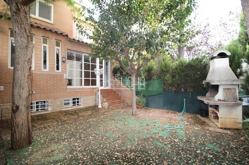 Foto bc660eae-6ba4-461b-b317-f29e9f578cfb. Casa adossada amb calefacció aparcament piscina a Bétera
