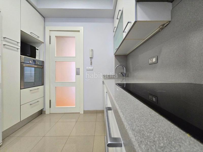 Foto f9bc0fb9-107e-43b9-af0c-68421c2b66c9. Alquiler piso alquiler vivienda Centro. en Centro Elche / Elx