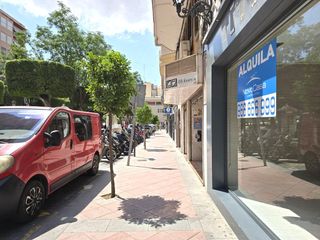 Lloguer Local Comercial a Calle portell de granyana 1. Amplio local comercial en alquiler en el corazón de elche