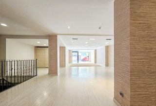 Lloguer Local Comercial a Calle portell de granyana 1. Amplio local comercial en alquiler en el corazón de elche
