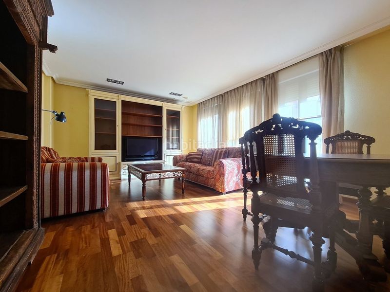 Foto 0130b7f1-216f-4d1b-b354-0156ef8cf74d. Rent flat in Centro Elche / Elx