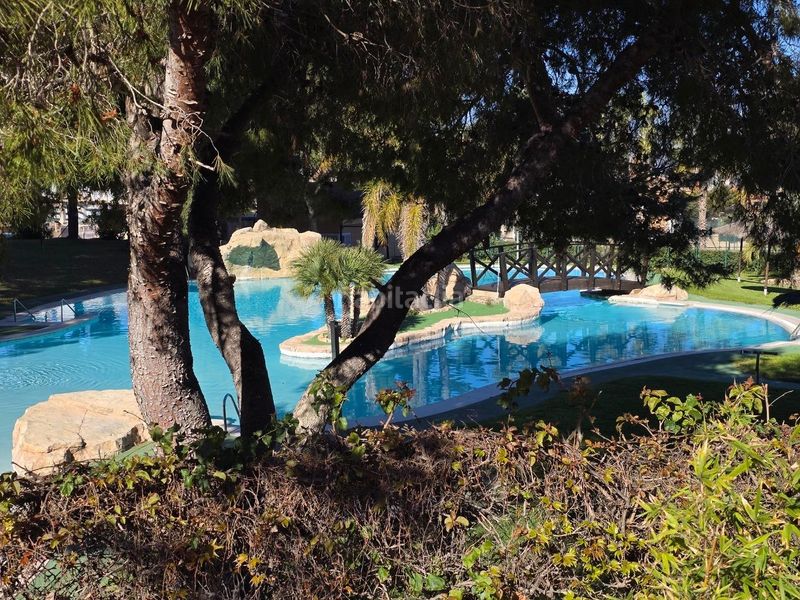 Foto a094cc21-4183-4e32-aa75-2b7eb2b50ce9. Xalet amb piscina a Centro Santa Pola