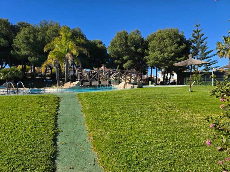 Foto cd5c8a52-2e56-4317-937e-c0fae9f9a5ee. Xalet amb piscina a Centro Santa Pola