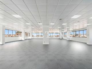 Rent Office space  Carrer fluvià. Oficinas  de 901m en alquiler en el parque empresarial 22