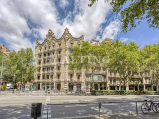 Bureau  Carrer rocafort. Céntricas oficinas en venta de 100m en inversión en el eixample