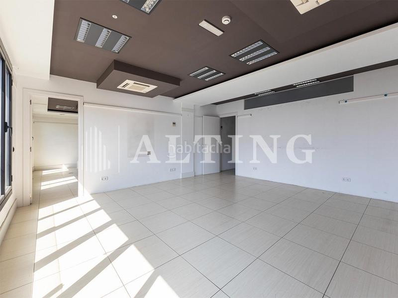 Foto 0098a545-26a5-4b93-baac-93c14b812691. Rent office space with heating in Sant Ramon - Maternitat Barcelona