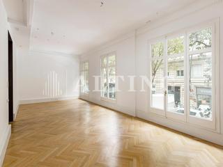 Rent Office space  Carrer muntaner. Fantásticas oficinas de 385m con terraza en la calle muntaner