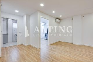 Ufficio in Carrer villarroel 191. Oficinas de 90m2 en venta junto a metro hospital clínic