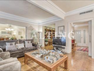 Piso  Carrer balmes. Exclusiva vivienda con gran terraza en finca catalogada