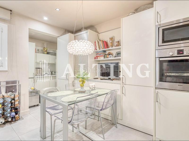 Foto bc0e70e5-b863-4da8-aebf-110452d3bfc5. Piso exclusiva vivienda con gran terraza en finca catalogada en Barcelona