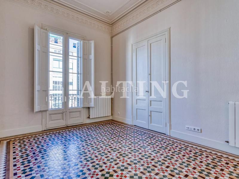 Foto f44726f8-086d-4fbb-980a-9e35190b48d4. Rent office space with heating in Dreta de l´Eixample Barcelona