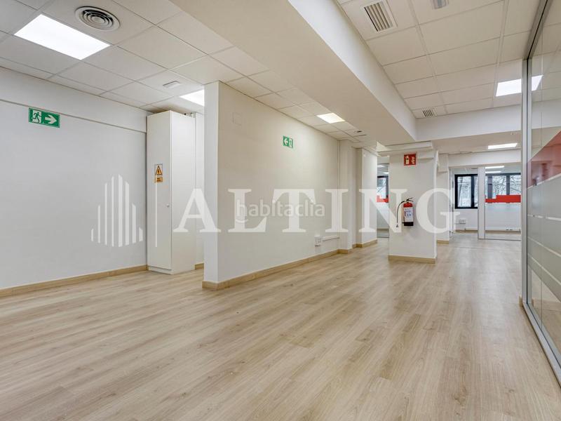 Foto 44b7bcd5-75f9-46e8-ac41-3ba7d59f39d1. Affitto ufficio in calle travessera de les corts 241 in Barcelona