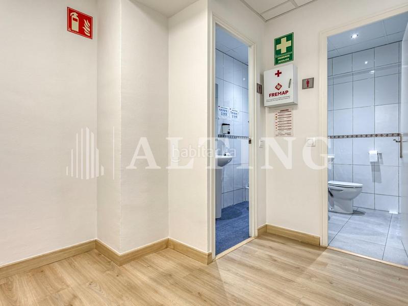 Foto 37a9dd19-8236-46c8-b25f-9f8ffadb693c. Lloguer oficina a calle travessera de les corts 241 a Barcelona