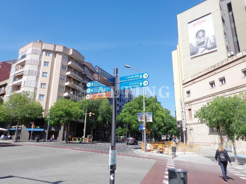 Foto 9cc439aa-6ea1-4a4e-8ffc-706611a693b2. Lloguer oficina a calle travessera de les corts 241 a Barcelona