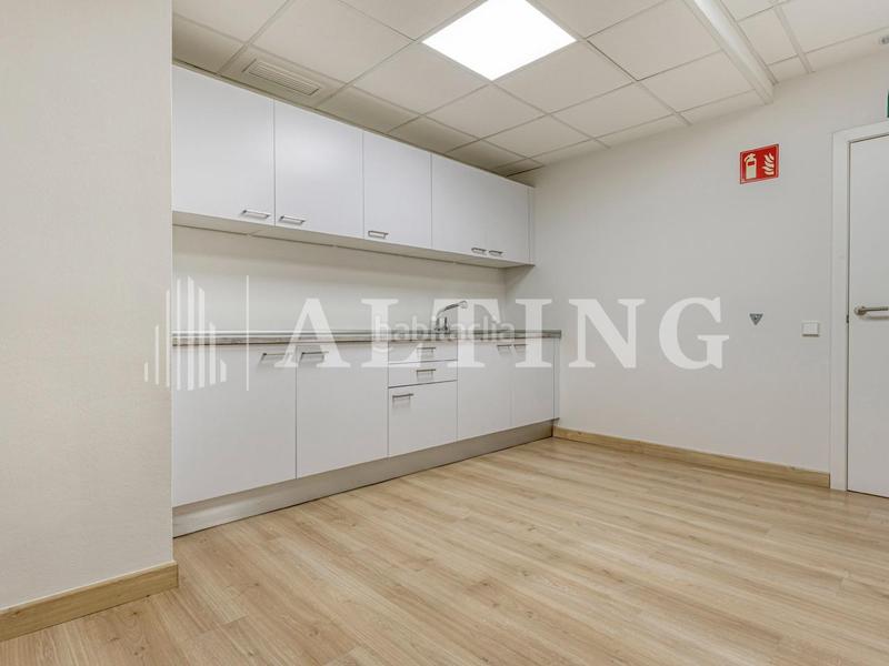 Foto d015254d-e1ab-4e49-aa75-ad28fbe32ab1. Miete büro in calle travessera de les corts 241 in Barcelona