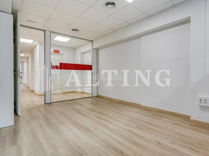 Foto 1dc84dc4-cb45-451e-a68f-082eadf11b56. Rent office space in calle travessera de les corts 241 in Barcelona