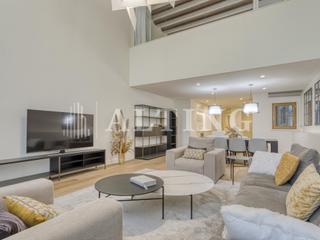 Pis  Carrer pau claris. Elegante dúplex con jardín de 62m junto a paseo de gracia