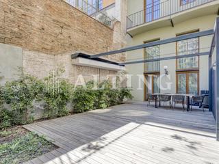 Piso  Carrer pau claris. Elegante dúplex con jardín de 62m junto a paseo de gracia