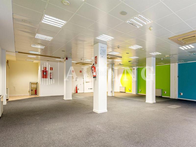 Foto 53de59e1-9bc7-43b7-bef8-e81975160075. Lloguer oficina amb calefacció a Dreta de l´Eixample Barcelona