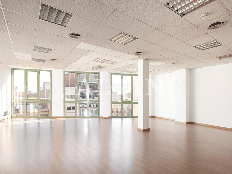 Foto 2e7e6e68-90bb-4fe5-aa3a-f04b4fe700fd. Alquiler oficina espaciosas oficinas en alquiler junto a sagrada familia en Barcelona